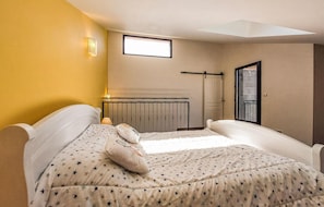 3 chambres, lit parapluie, draps fournis
