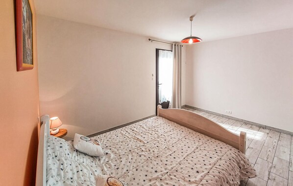 3 camere, culla da viaggio, lenzuola
