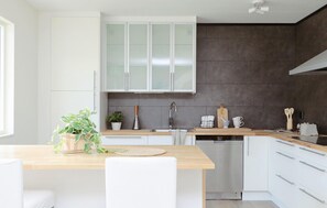 Kühlschrank, Mikrowelle, Geschirrspüler
