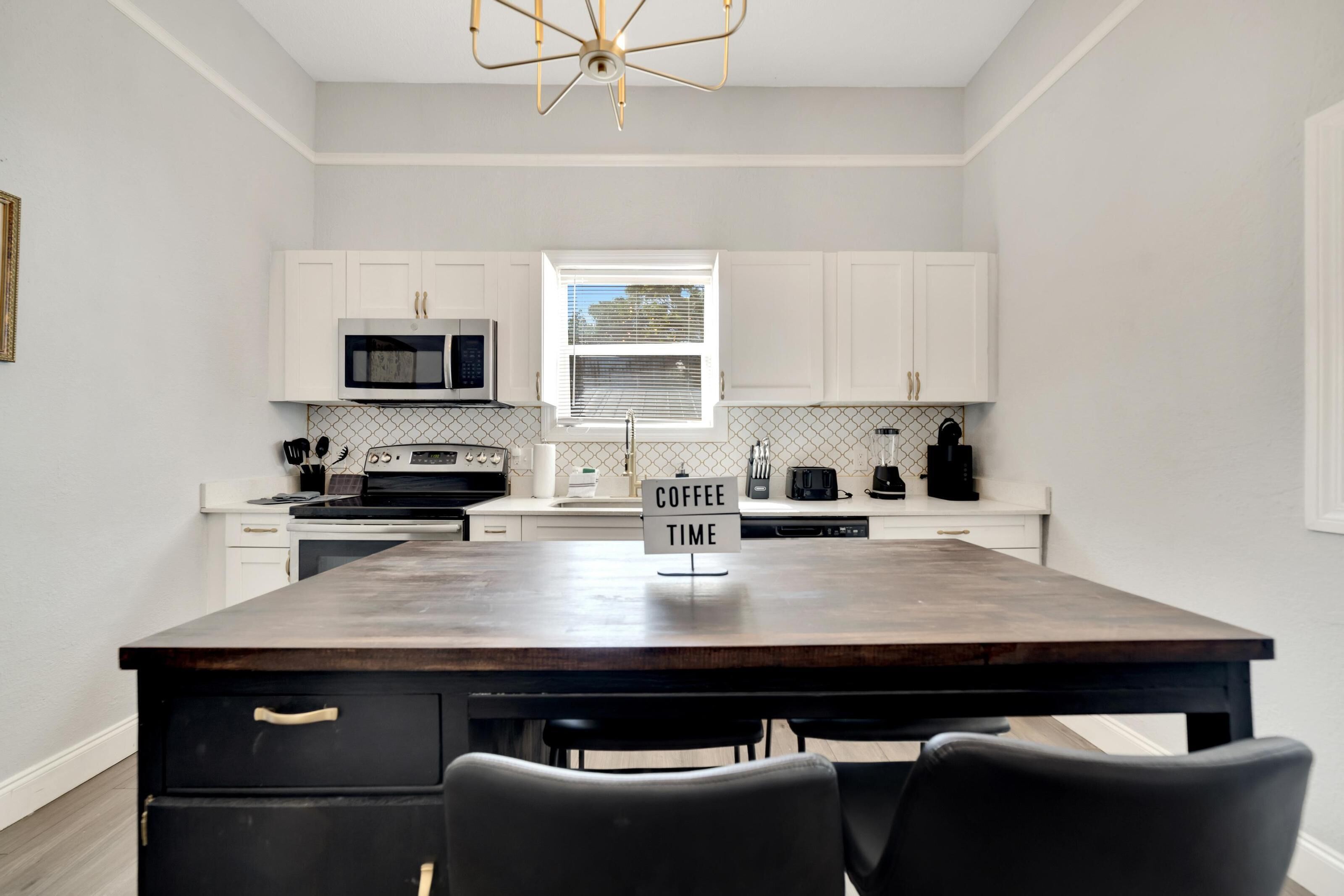 Spacious Bungalow + Private in-law suite