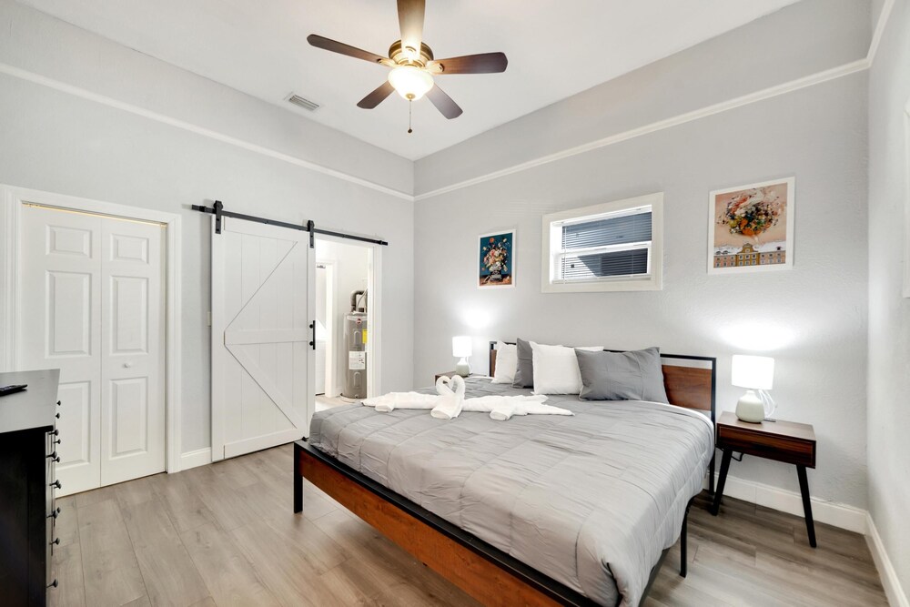 Spacious Bungalow + Private inlaw suite Tampa Vrbo
