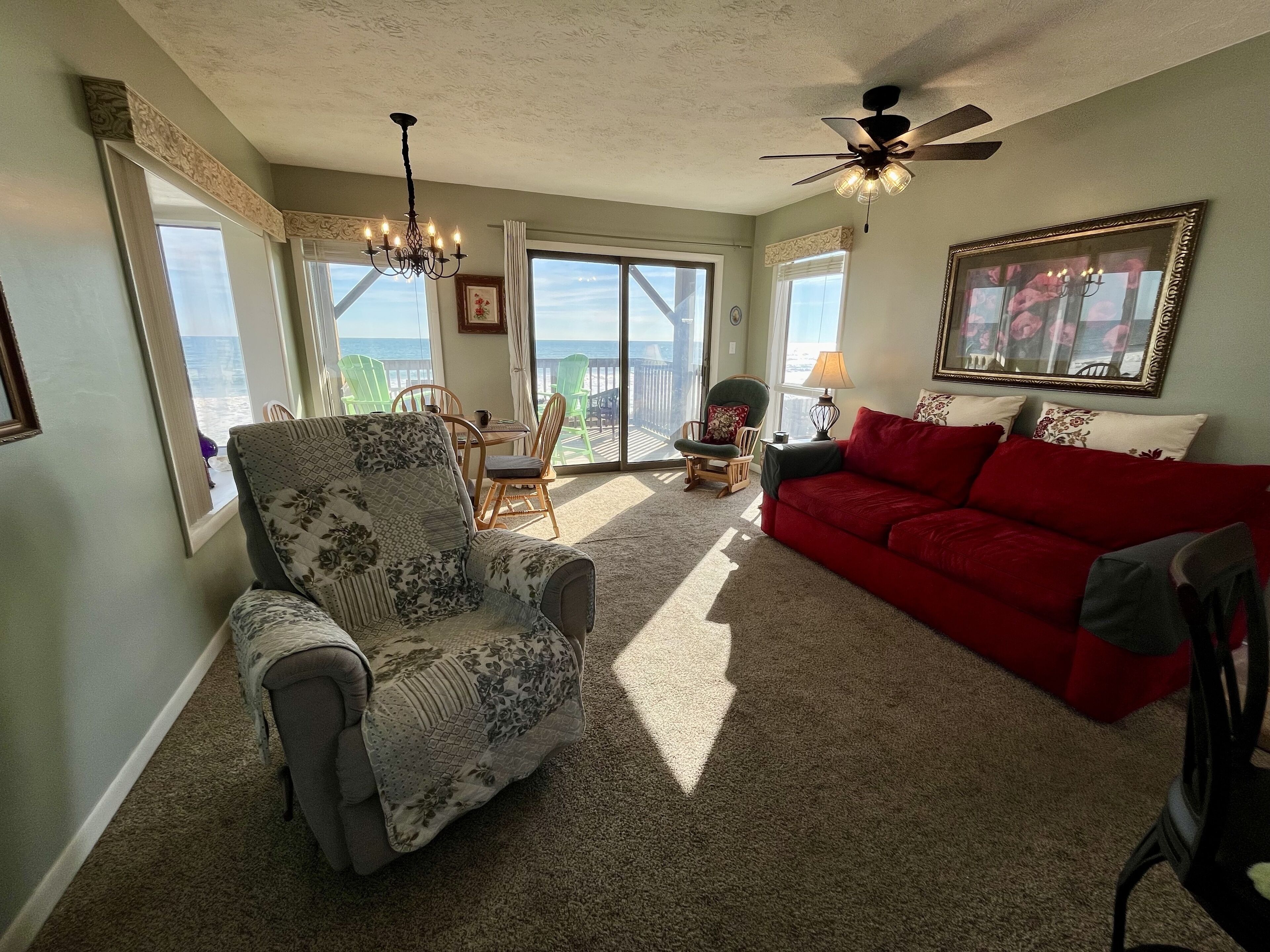 TV connectée, lecteur de DVD, livres, vidéothèque