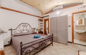 Bügeleisen/Bügelbrett, Reisekinderbett, kostenloses WLAN, Bettwäsche