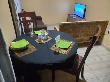 Basic Apartment | In-room dining