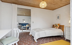 3 bedrooms, iron/ironing board, free WiFi