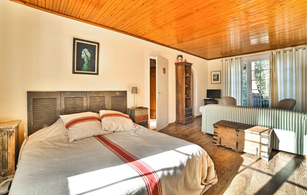 5 slaapkamers, een strijkplank/strijkijzer, reisbedje, gratis wifi