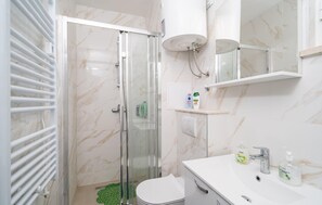 Douche, sèche-cheveux