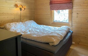 3 bedrooms, free WiFi, bed sheets