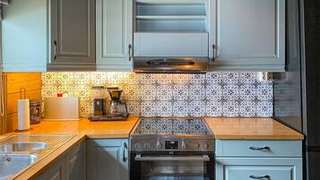 Kühlschrank, Herdplatte, Geschirrspüler