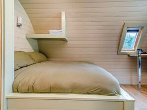 1 bedroom, bed sheets