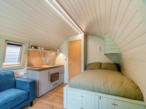 1 bedroom, bed sheets