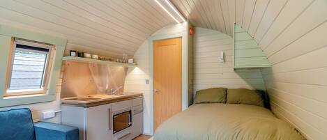 1 bedroom, bed sheets