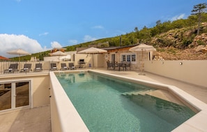 Pool - 1 bedroom awesome home in Dramalj (Dramalj)