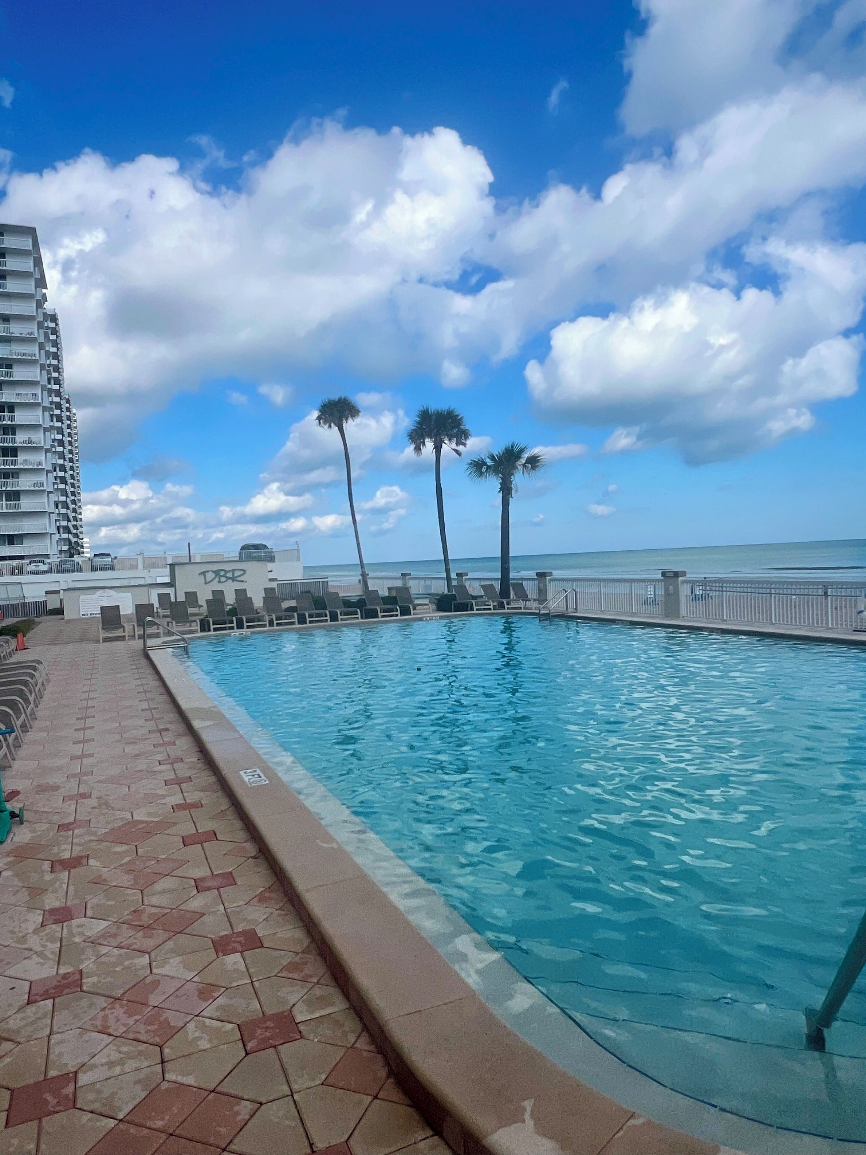 Sisäuima-allas, ulkouima-allas