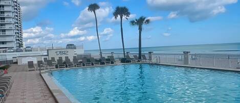 Piscina coberta i piscina a l'aire lliure
