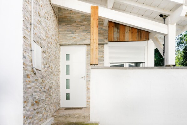 Exterior detail - Holiday Home '3-Bedroom House Garden 2km Beach' with Shared Terrace, Garden and Wi-Fi (Boucau)