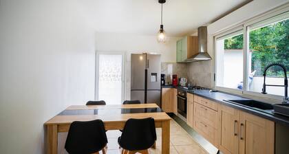 Ferienhaus 'Maison 3 Chambres Jardin 2km Plage' mit gemeinsamer Terrasse, Garten und WLAN