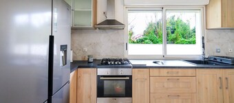 Holiday Home 'Maison 3 Chambres Jardin 2km Plage' with Shared Terrace, Shared Garden and Wi-Fi