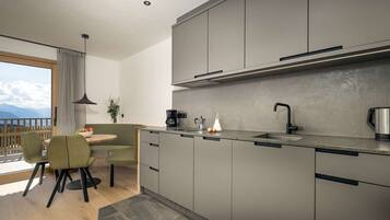 Fridge, stovetop, dishwasher, coffee/tea maker