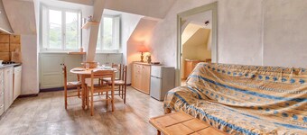 Au nid du gypaéte (oiseau local)