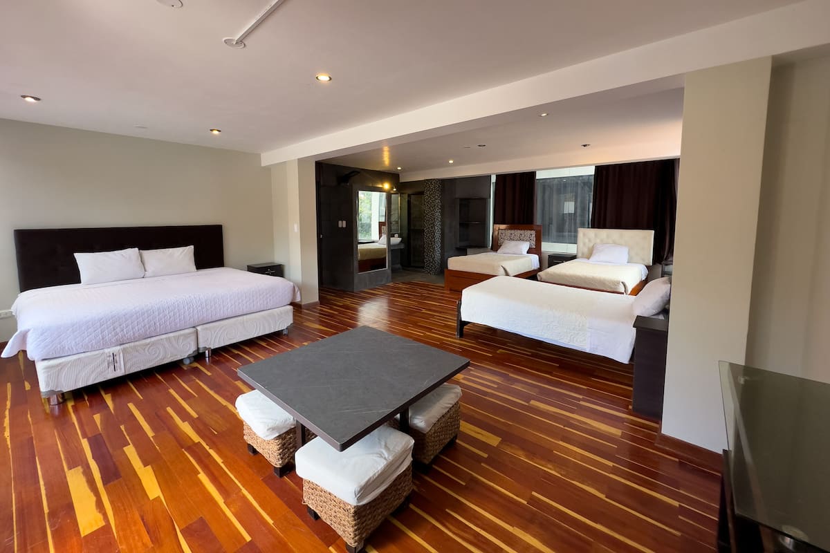 Family Quadruple Room | WiFi (free), bed sheets