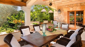 Outdoor dining