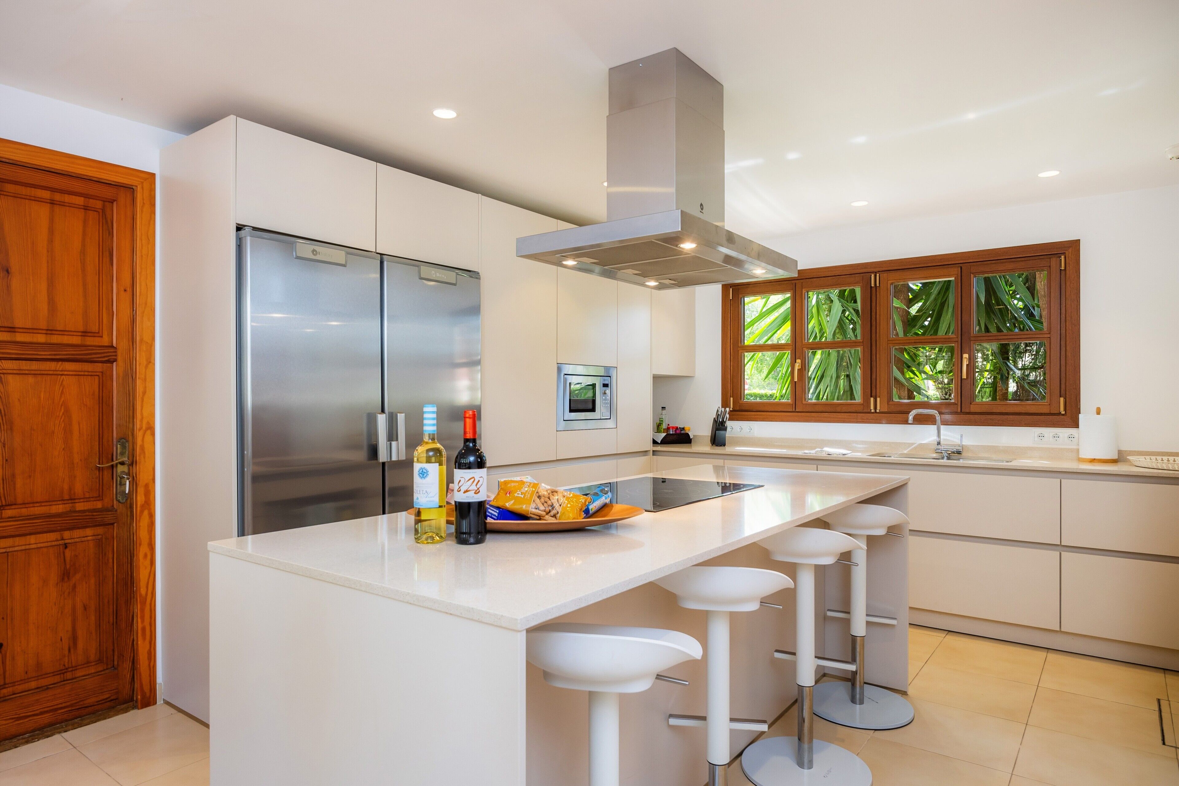 Refrigerador, microondas, horno, placa de cocina