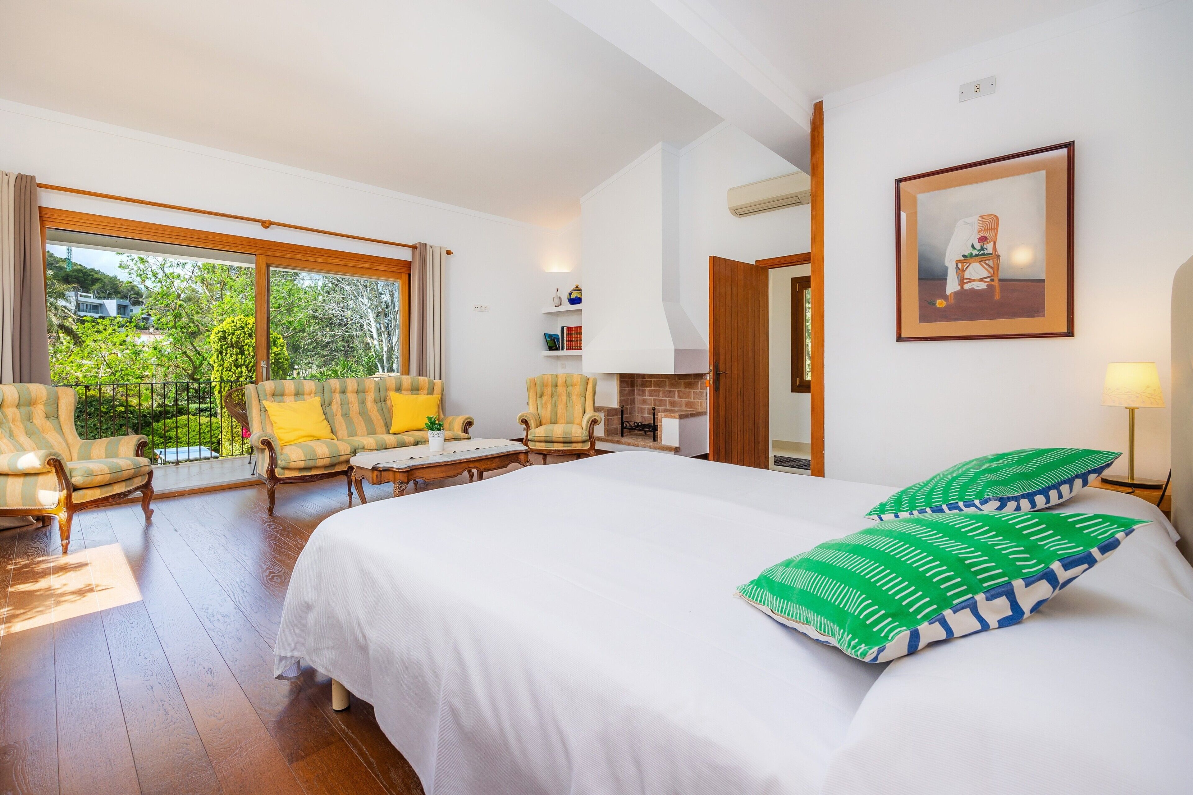 7 bedrooms, iron/ironing board, free WiFi, bed sheets