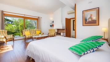 7 bedrooms, iron/ironing board, free WiFi, bed sheets