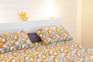 1 habitación, tabla de planchar con plancha, wifi gratis y ropa de cama