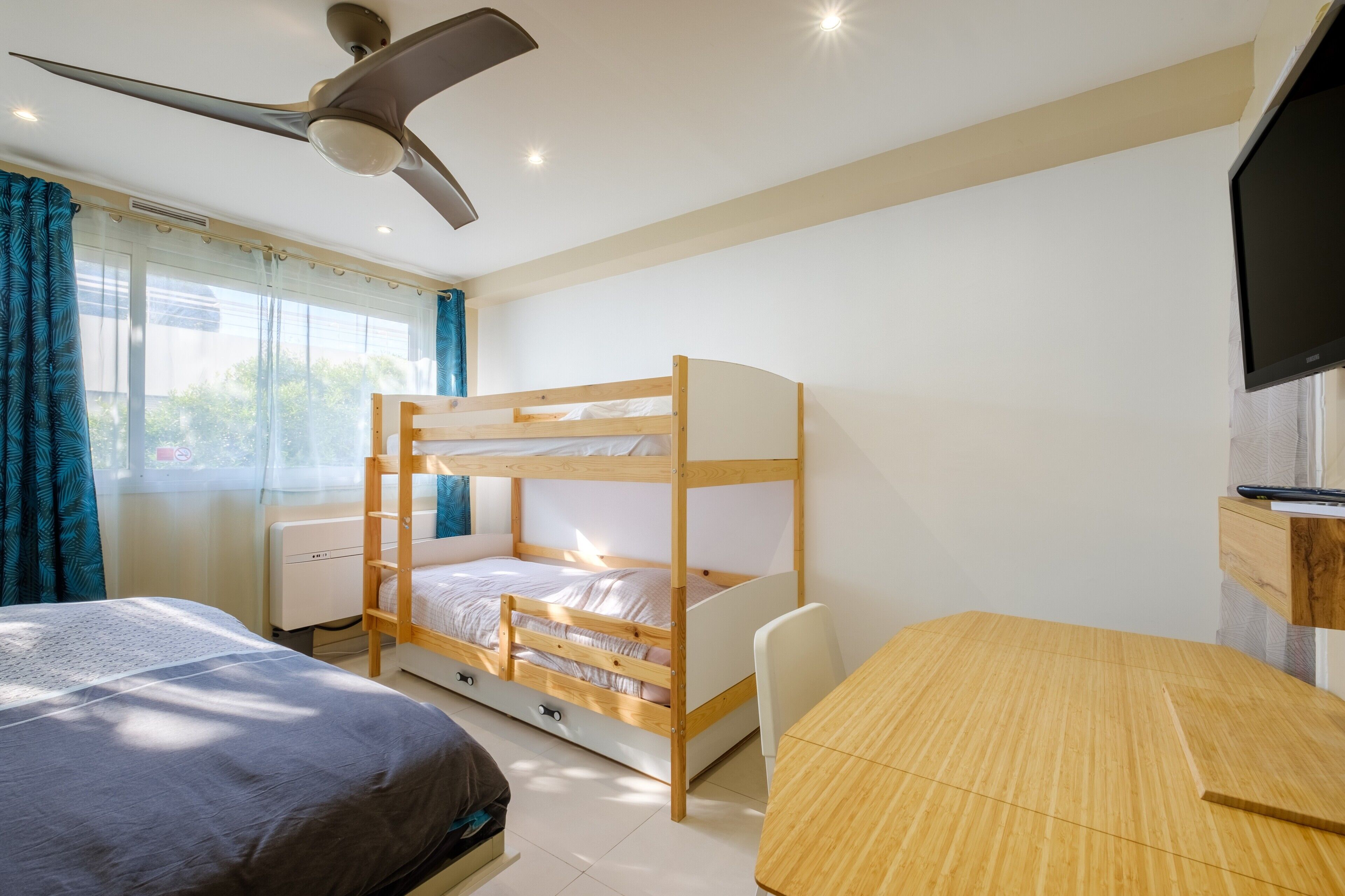 Wifi gratis y ropa de cama 