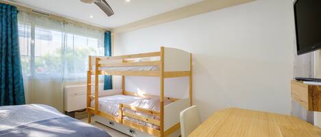 Free WiFi, bed sheets