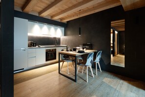 Kühlschrank, Ofen, Herdplatte, Geschirrspüler