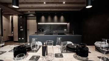 Réfrigérateur, four, plaque de cuisson, lave-vaisselle