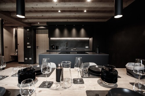 Ferienwohnung 'Snow Villa Genf' mit Bergblick, gemeinsamem Spa-Bereich und Garten