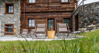 Chalet 'Ice Villa Genf with Spa' with Mountain View, Shared Garden and Wi-Fi