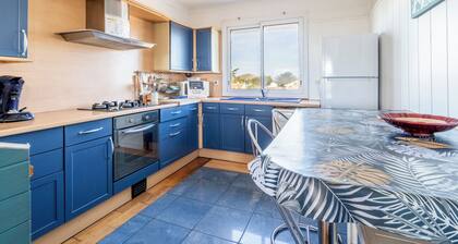 Apartment 'Appartement Face Mer 50m Plage' with Sea View, Private Terrace and Wi-Fi