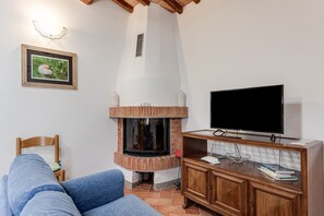 TV, caminetto, tavolo da ping pong