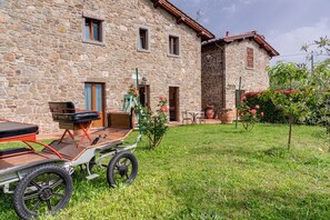 Property grounds - Apartment 'Il Cerro Basic Per Due' with Shared Pool and Shared Garden (Pelago)