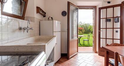 Appartement 'Il Cerro Basic Per Due' avec piscine et jardin partagés