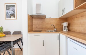 Kjøleskap, ovn og kaffetrakter/tekoker