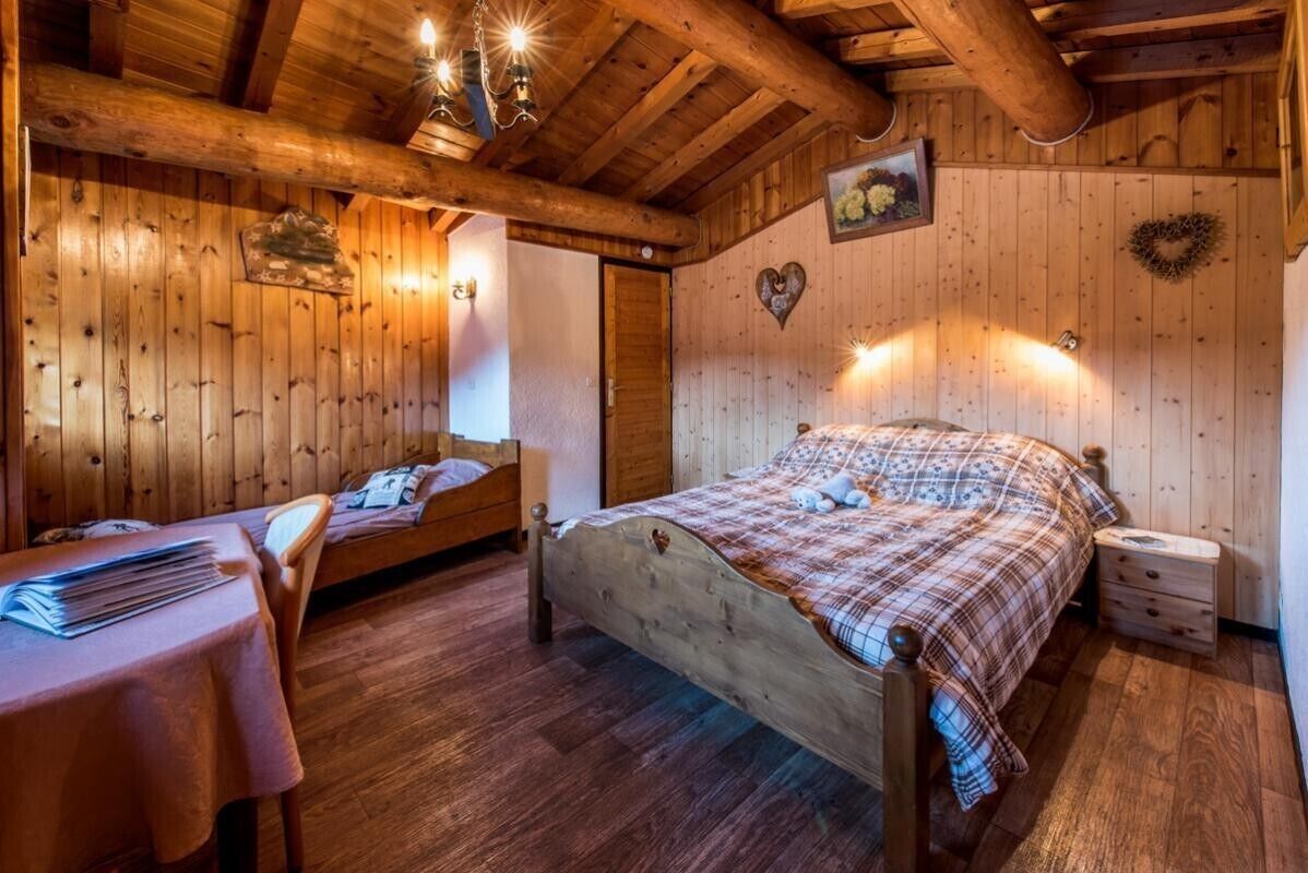 2 bedrooms, iron/ironing board, free WiFi