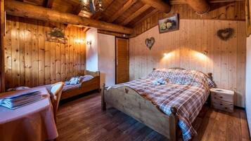 2 bedrooms, iron/ironing board, free WiFi