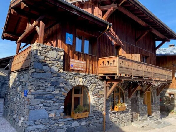 Exterior - Apartment "Le Rhododendron" with Mountain Views, Shared Garden & Wi-Fi (La Plagne-Tarentaise)
