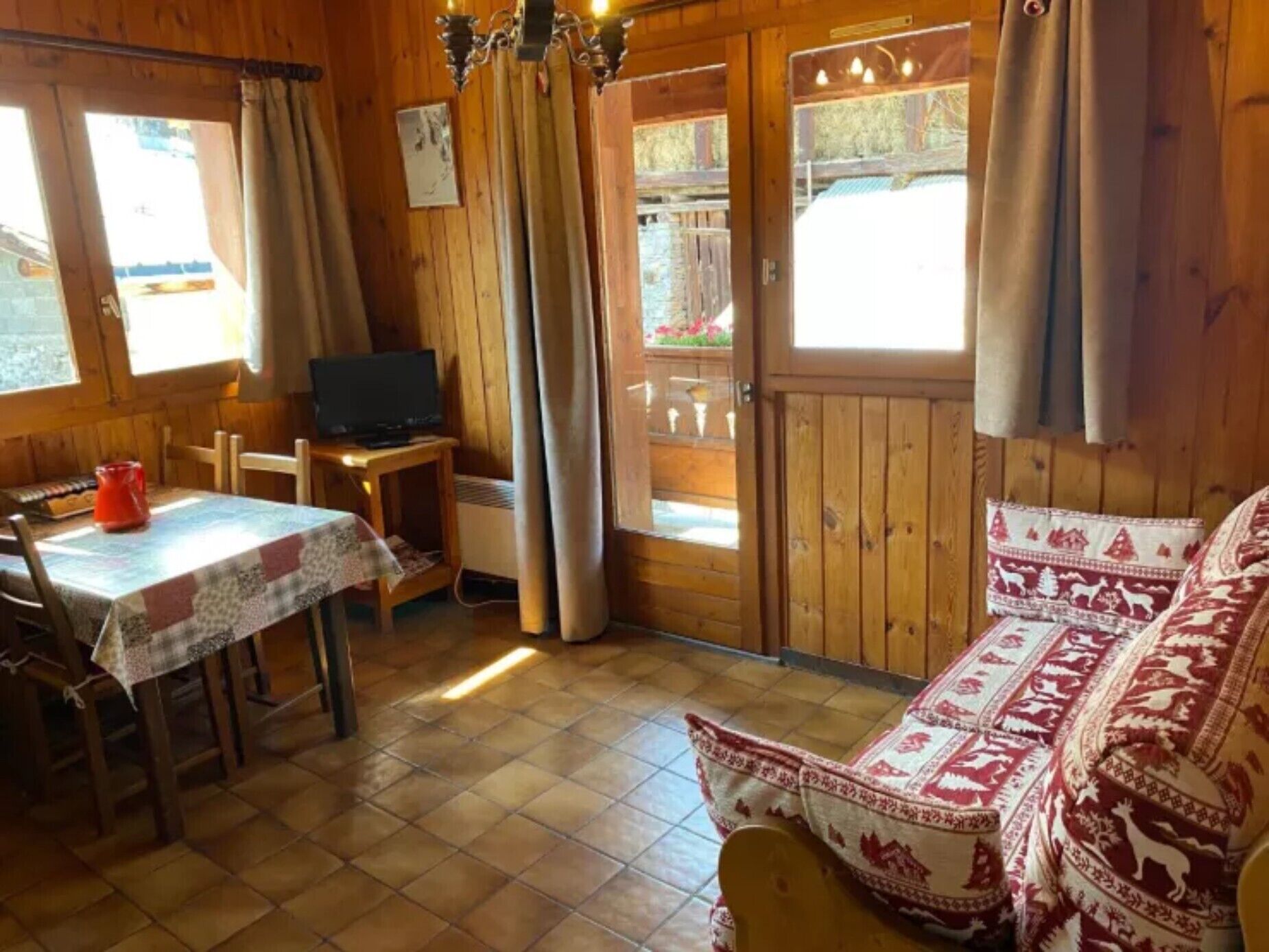 Televisie en een tafeltennistafel