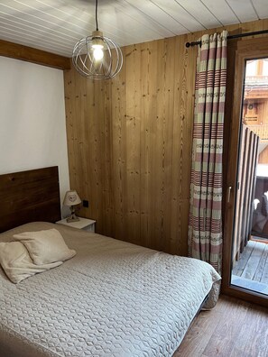 1 bedroom, iron/ironing board, free WiFi