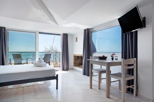 Studio Apartment 'Iguana 18' with Sea View, Wi-Fi and Air Conditioning