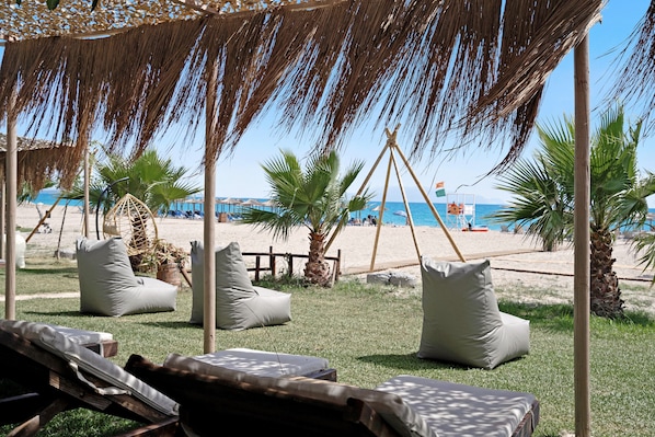 Una spiaggia nelle vicinanze