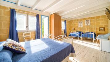 12 slaapkamers, reisbedje, gratis wifi, beddengoed