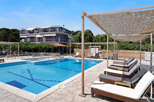 Pool - Studio Apartment 'Iguana 7' with Shared Pool, Wi-Fi and Air Conditioning (Preveza)